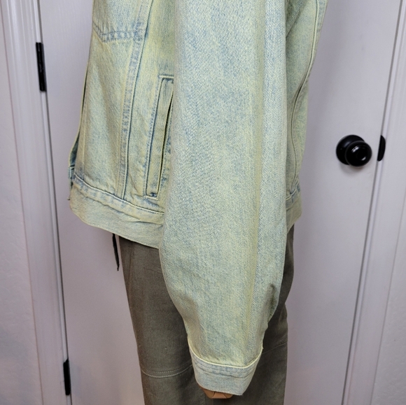 Madewell Oversized Crop Denim Trucker Jacket Size Medium - Picture 5 of 11